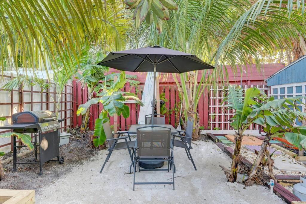 Enchanting 2Br/1Ba Casita 2 Blocks To Beach Villa Deerfield Beach Eksteriør bilde